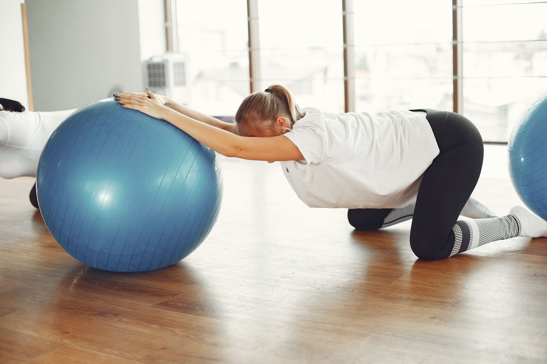 Kismamák csoportos tornája fitneszlabdával